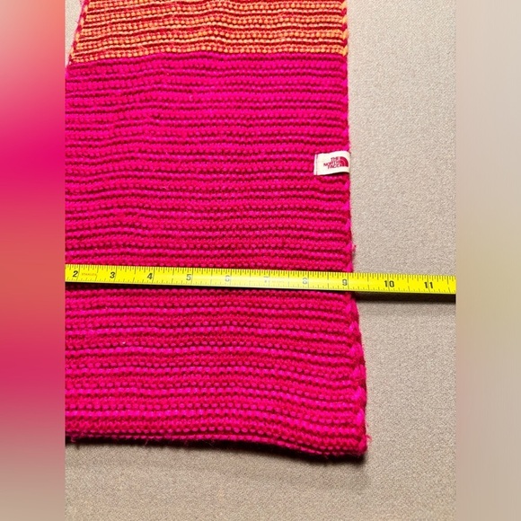 The North Face multicoloured knit infinity scarf - Picture 9 of 9